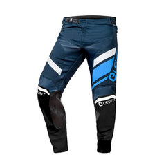 Pantaloni X-LEGEND, un pantalone moto blu/bianco con design ergonomico. Da ELEVEIT MOTOBOOTS.