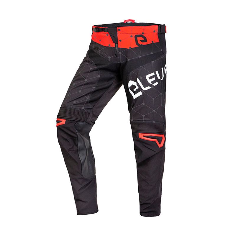 Pantaloni X-TREME, un pantalone con design nero, rosso e bianco. Ideali per motociclisti. Di ELEVEIT MOTOBOOTS.