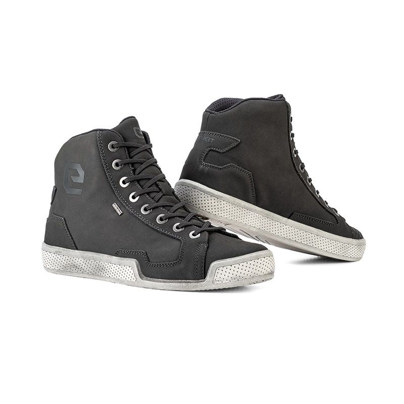 ELEVEIT MOTOBOOTS, scarpe ANTIBES WP impermeabili grigio scuro. Design urbano e funzionale.
