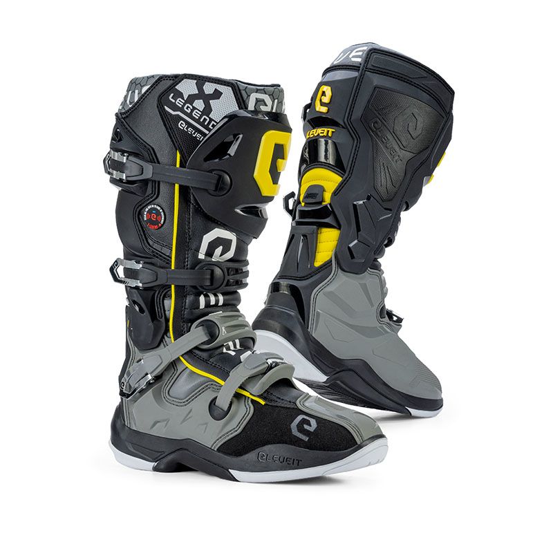 Stivali X LEGEND, un stivale off-road con chiusura sicura e suola antiscivolo. Da ELEVEIT MOTOBOOTS.