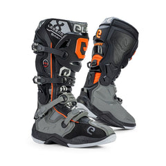 ELEVEIT - X LEGEND, stivali off-road grigio-arancio con chiusura regolabile. Ideali per avventure.