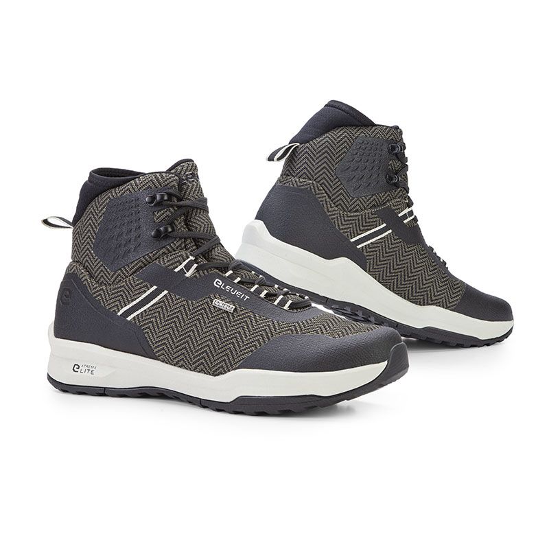 Scarpe DIVERGE WP Road, un tipo di scarpe impermeabili e traspiranti. Colore Dark Olive. Di ELEVEIT MOTOBOOTS.