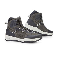 Scarpe DIVERGE WP Road, un tipo di scarpe impermeabili e traspiranti. Colore Dark Olive. Di ELEVEIT MOTOBOOTS.