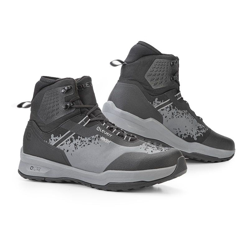 Scarpe DIVERGE WP, una scarpa con membrana impermeabile e suola antiscivolo. Da ELEVEIT MOTOBOOTS.