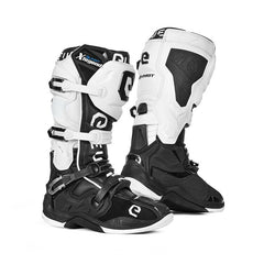 ELEVEIT MOTOBOOTS X LEGEND, stivali moto neri e bianchi. Design elegante e comfort ottimale.