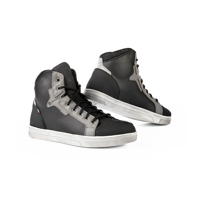 FREERIDE 2.2 AIR, una scarpa moto traspirante e antiscivolo. Colore nero elegante. Di ELEVEIT MOTOBOOTS.