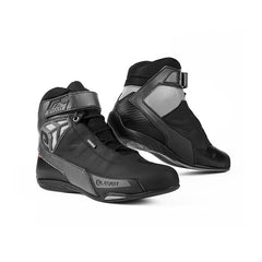 Scarpe STUNT WP, un tipo di scarpe impermeabili e antiscivolo. Da ELEVEIT MOTOBOOTS.