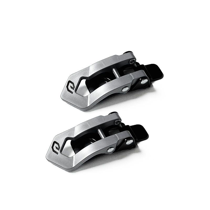 Fibbia BUCKLE LEFT Silver, un ricambio per stivali off road. Facile da installare. Di ELEVEIT MOTOBOOTS.