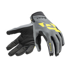 Guanti X LEGEND 23, un guanto off-road con colori nero, grigio e giallo. Design ergonomico e chiusura regolabile. Di ELEVEIT MOTOBOOTS.