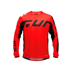Maglia T-THREE, una maglia a manica lunga con materiali di alta qualità. Design ergonomico e lavabile in lavatrice. Di T.UR.
