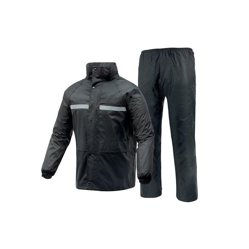 Completo antipioggia SEPIOVE, giacca e pantaloni impermeabili. Design elegante in nero. Di TUCANO URBANO.