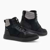 Scarpe Krait GTX, un scarpe moto impermeabili con tecnologia GORE-TEX. Colore Nero-Grigio. Di REV'IT!.