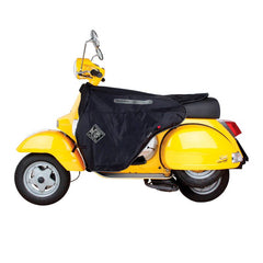 Coprigambe Termoscud®, un coprigambe impermeabile con fodera termica. Su scooter giallo. Di TUCANO URBANO.