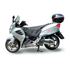Coprigambe Termoscud®, un coprigambe impermeabile con fodera termica. In uso su scooter. Di TUCANO URBANO.