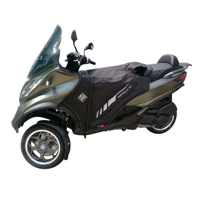 Coprigambe Termoscud PRO, un coprigambe nero impermeabile per scooter. Da Tucano Urbano.