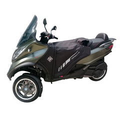 Coprigambe Termoscud PRO, un coprigambe nero impermeabile per scooter. Da Tucano Urbano.