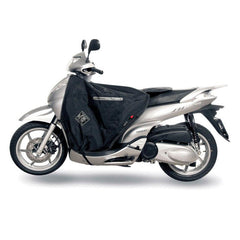 Coprigambe Termoscud®, un coprigambe impermeabile con fodera termica. In uso su scooter. Di TUCANO URBANO.