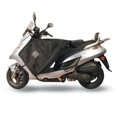 Coprigambe Termoscud®, un coprigambe impermeabile con fodera termica. Su scooter. Di TUCANO URBANO.