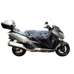Coprigambe Termoscud®, un coprigambe impermeabile con fodera termica. In uso su scooter. Di TUCANO URBANO.