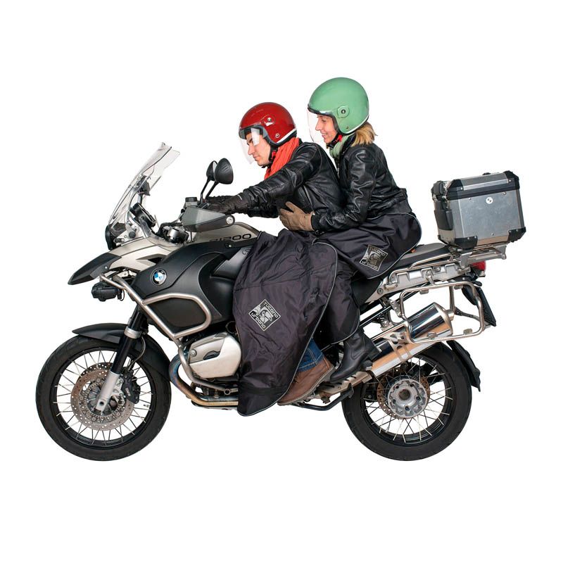 Coprigambe Termoscud R092N, un coprigambe impermeabile con fodera termica. In uso su moto. Di TUCANO URBANO.
