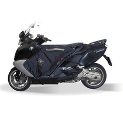 Coprigambe Termoscud R098X, un coprigambe impermeabile e termico. Utilizzato su scooter. Di Tucano Urbano.