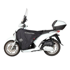 Termoscud R099X, un coprigambe impermeabile con fodera termica. Utilizzato su scooter. Di Tucano Urbano.