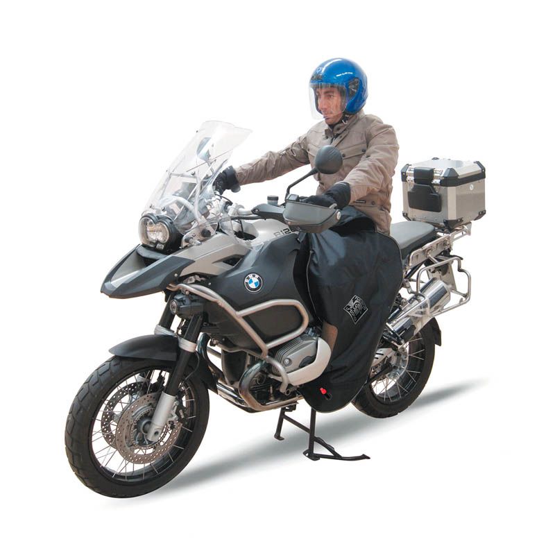 Coprigambe Termoscud®, un coprigambe impermeabile con fodera termica. In uso su moto. Di TUCANO URBANO.