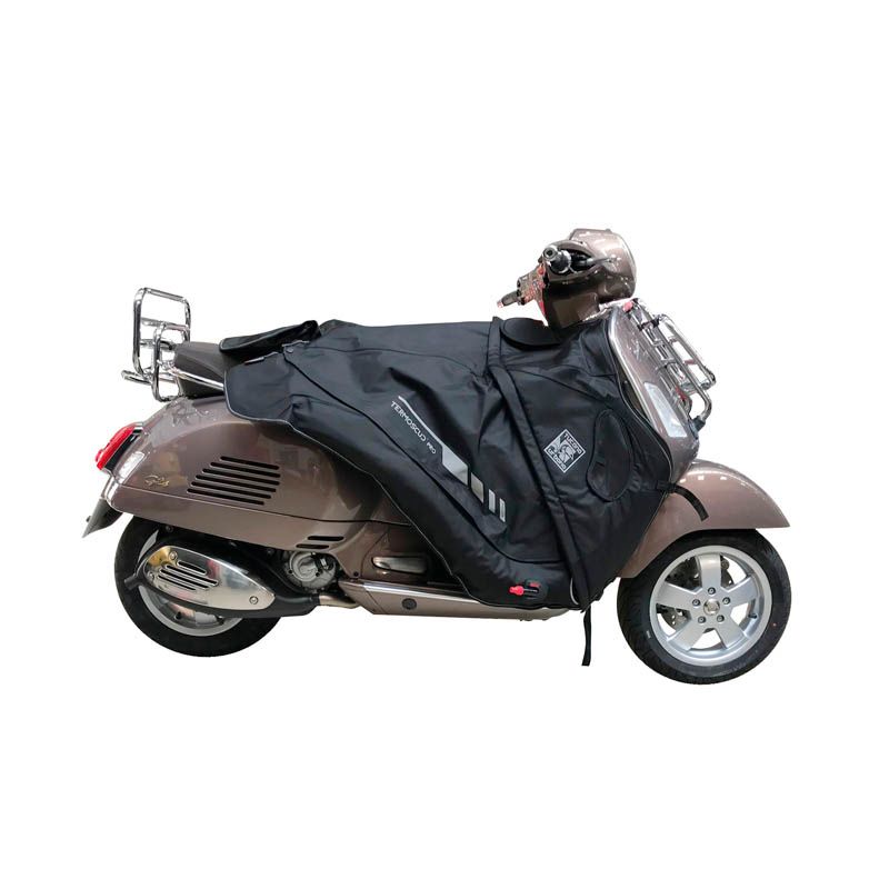 Coprigambe Termoscud PRO, un coprigambe impermeabile con fodera termica. In uso su scooter. Di TUCANO URBANO.