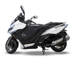 Coprigambe Termoscud R166X, un coprigambe impermeabile e termico. In uso su scooter. Di Tucano Urbano.