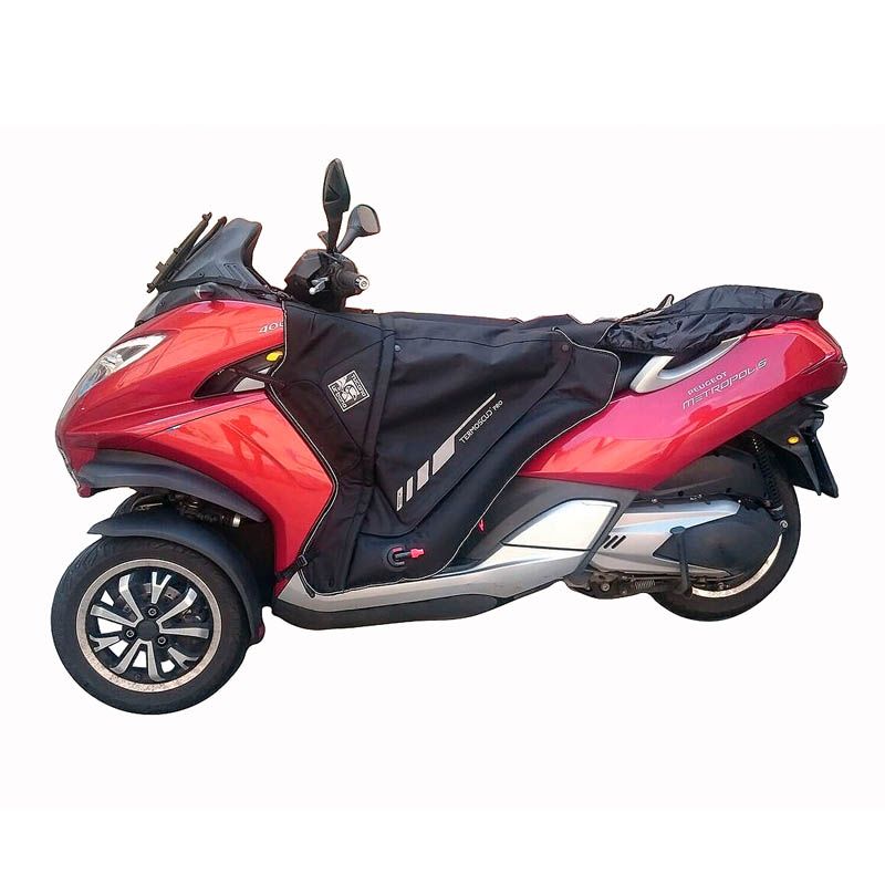 Coprigambe Termoscud PRO, un coprigambe impermeabile con fodera termica. In uso su scooter. Di TUCANO URBANO.