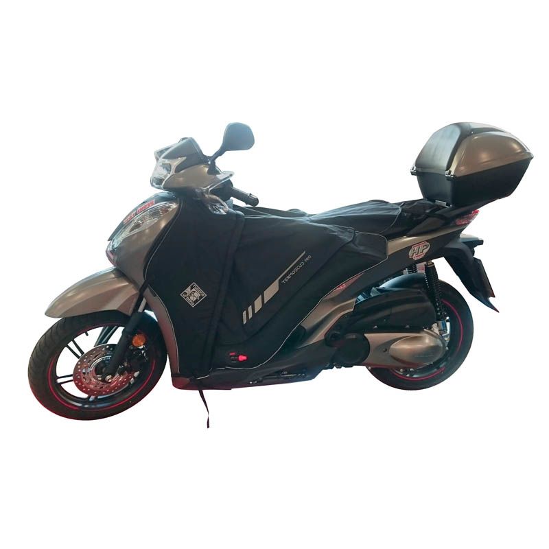 Coprigambe Termoscud PRO, un coprigambe impermeabile con fodera termica. In uso su scooter. Di TUCANO URBANO.