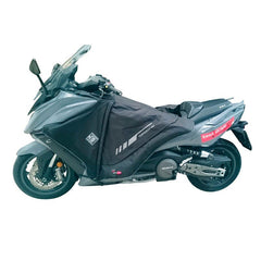 Coprigambe Termoscud® PRO, un coprigambe impermeabile con fodera termica. In uso su scooter. Di TUCANO URBANO.