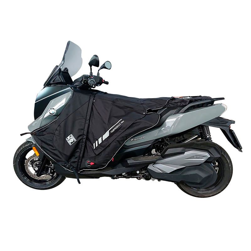 Coprigambe Termoscud® PRO, un coprigambe impermeabile con fodera termica. Utilizzato su scooter. Di TUCANO URBANO.
