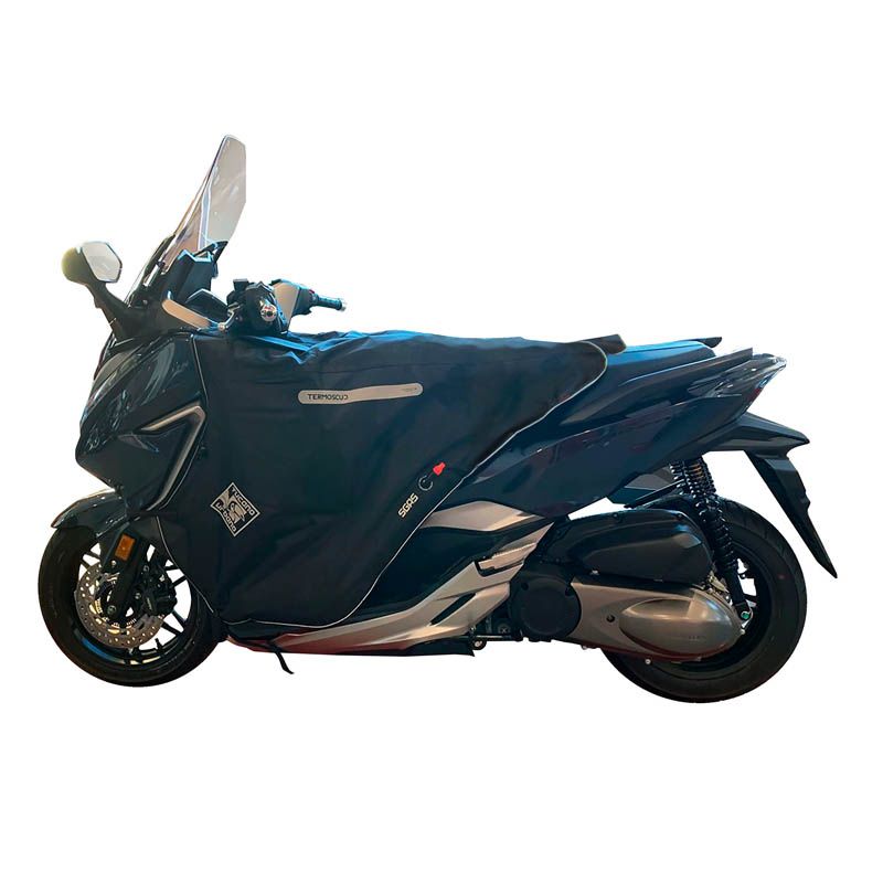 Coprigambe Termoscud®, un coprigambe impermeabile con fodera termica. Utilizzato su scooter. Di TUCANO URBANO.