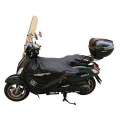 Coprigambe Termoscud R205X, un coprigambe impermeabile con fodera termica. In uso su scooter. Di Tucano Urbano.