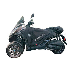 Coprigambe Termoscud PRO, un coprigambe impermeabile con fodera termica. In uso su scooter. Di TUCANO URBANO.
