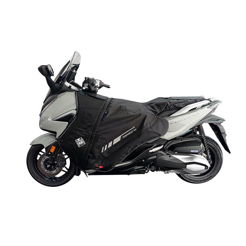 Coprigambe Termoscud PRO, un coprigambe impermeabile con fodera termica. Utilizzato su scooter. Di TUCANO URBANO.