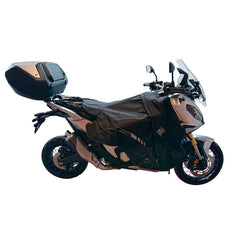 Coprigambe Termoscud PRO, un coprigambe impermeabile con fodera termica. In uso su scooter. Di TUCANO URBANO.