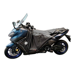Coprigambe Termoscud PRO, un coprigambe impermeabile con fodera termica. In uso su scooter. Di TUCANO URBANO.