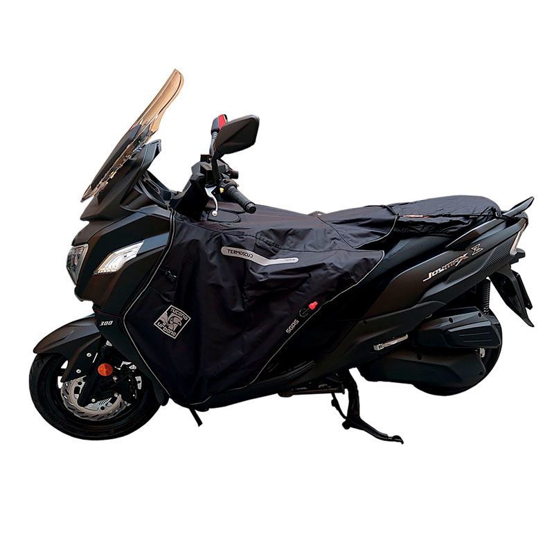 Coprigambe Termoscud R206Z, un coprigambe impermeabile con fodera termica. In uso su scooter. Di Tucano Urbano.