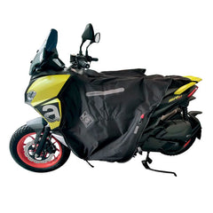 Coprigambe Termoscud R235, un coprigambe impermeabile e termico. Utilizzato su scooter. Di Tucano Urbano.