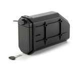 Cassetta Porta Attrezzi S250, un accessorio moto in tecnopolimero. Resistente all'acqua e con chiave unificabile. Di Givi.
