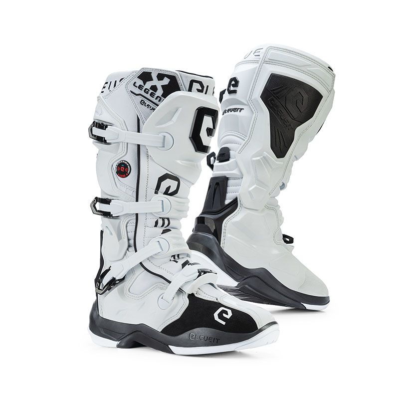 Stivali X LEGEND Off-Road, stivali bianchi con protezioni integrate. Da ELEVEIT MOTOBOOTS.