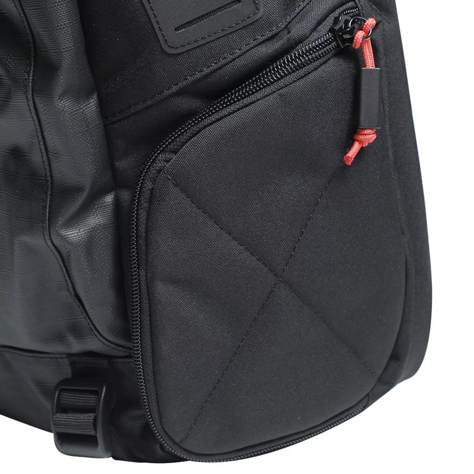 D-throttle - A dependable riding backpack for everyday use - Unisex