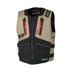 Gilet Macna Mutv-1, un gilet moto nero con dettagli riflettenti. Vestibilità ottimale e tasche multiple.